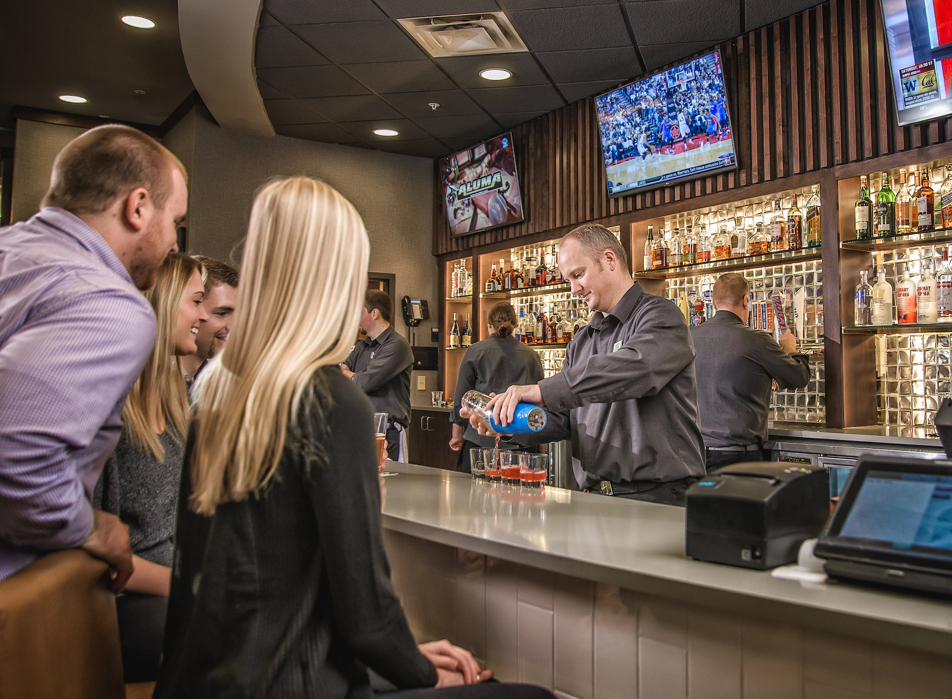 holiday inn fargo bartender